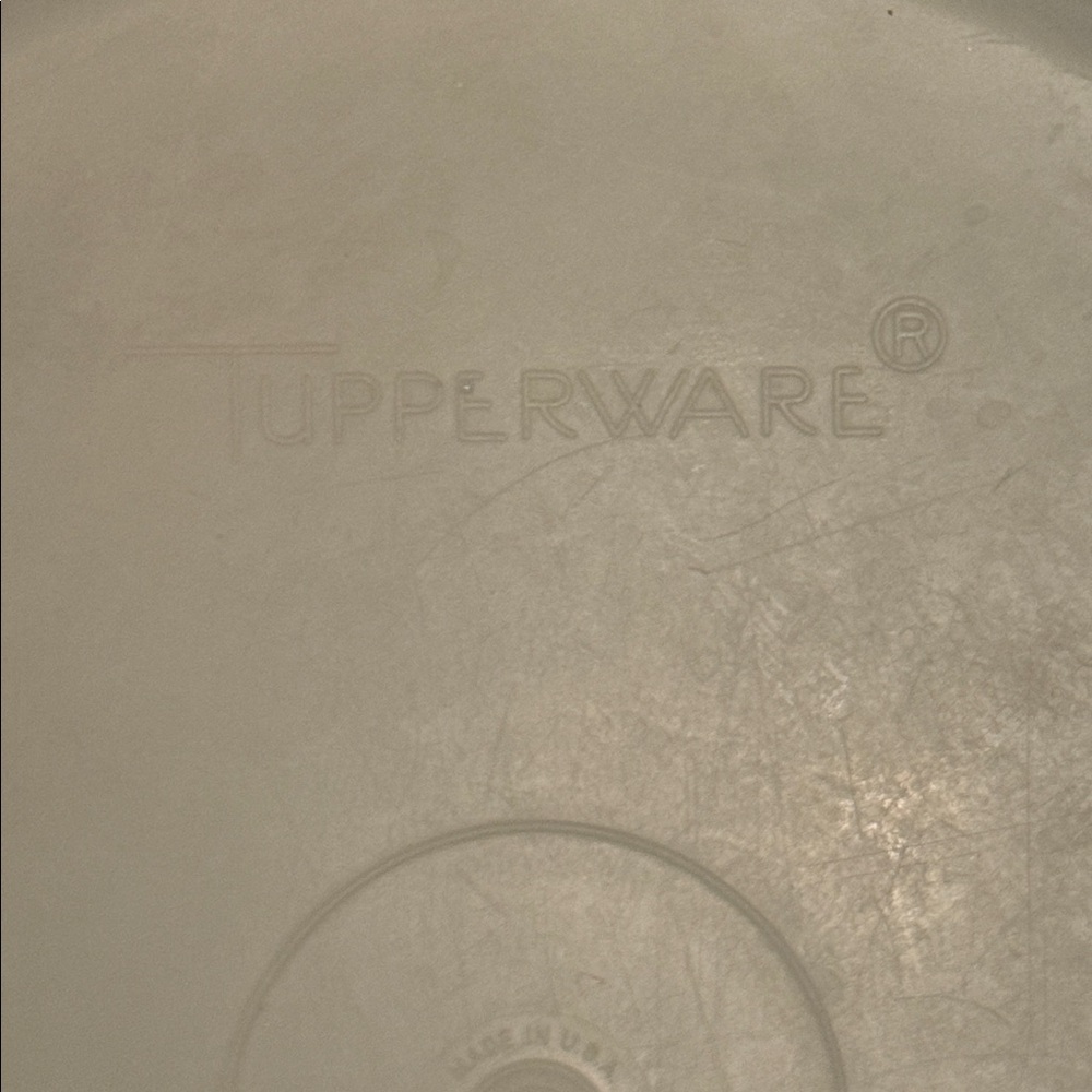 Tupperware Cream and White Cake Plate Storage - Picture 2 of 5